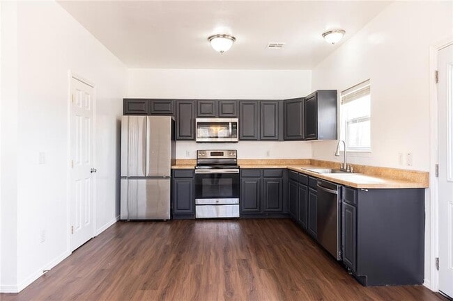 Photo - 915 E Perkins Ave House