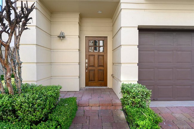 Foto del edificio - 9509 Pemberton Cres Dr