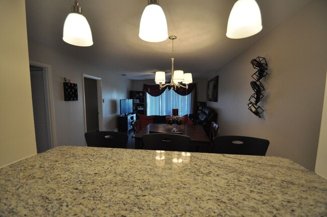 Building Photo - Charming 2-Bedroom Condo in Scenic Winter ...