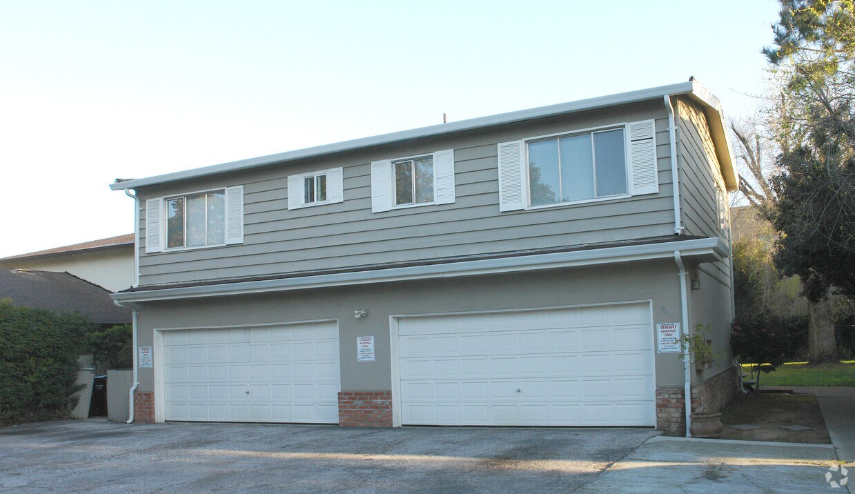 Foto del edificio - 829 Blair Ave