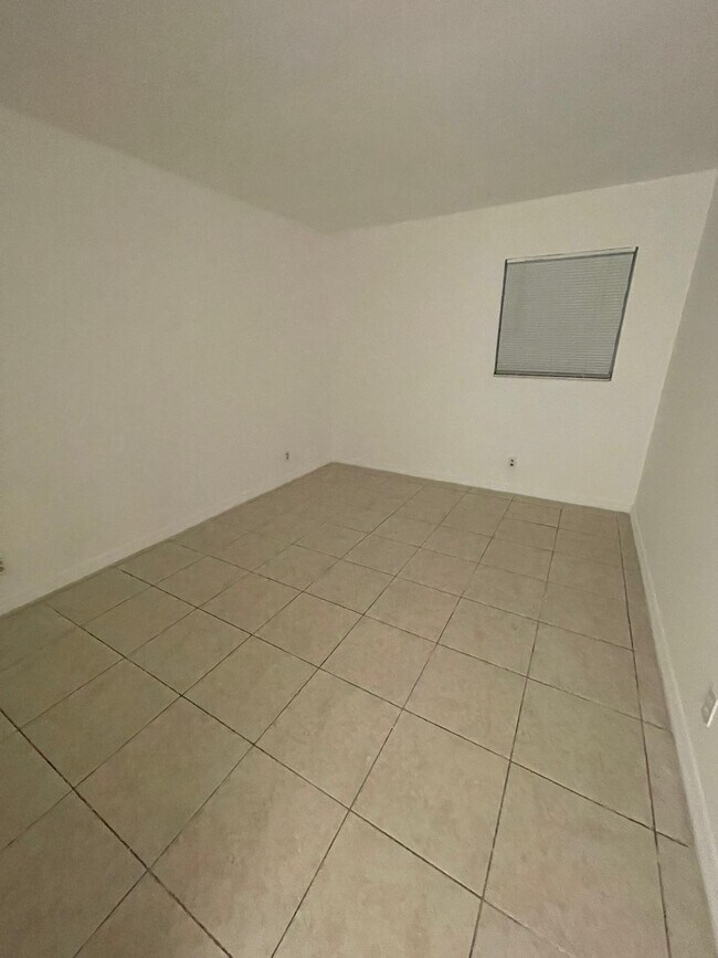 Foto del edificio - 7801 SW 10th St