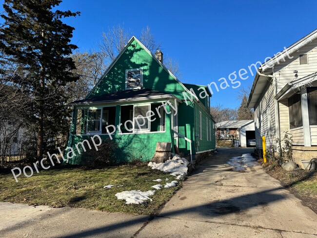 Foto del edificio - 749 Spencer St NE