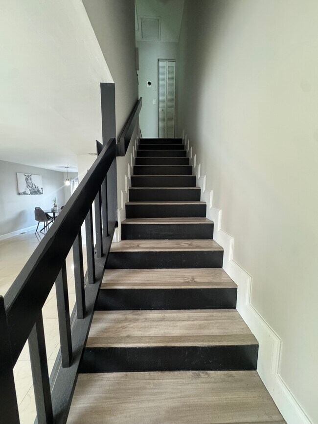 Foto del edificio - 6104 Channel Dr