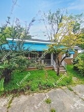 Building Photo - 3402 33rd Ct N