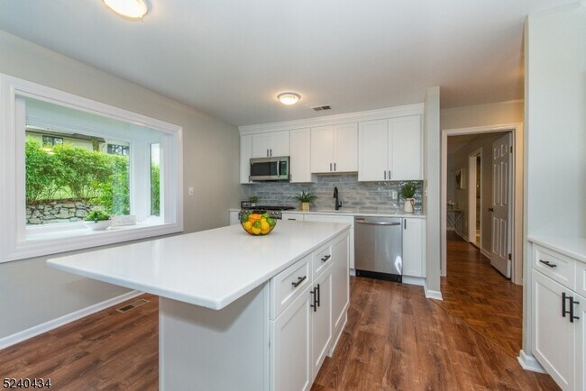 Foto del edificio - 14 Lenape Dr