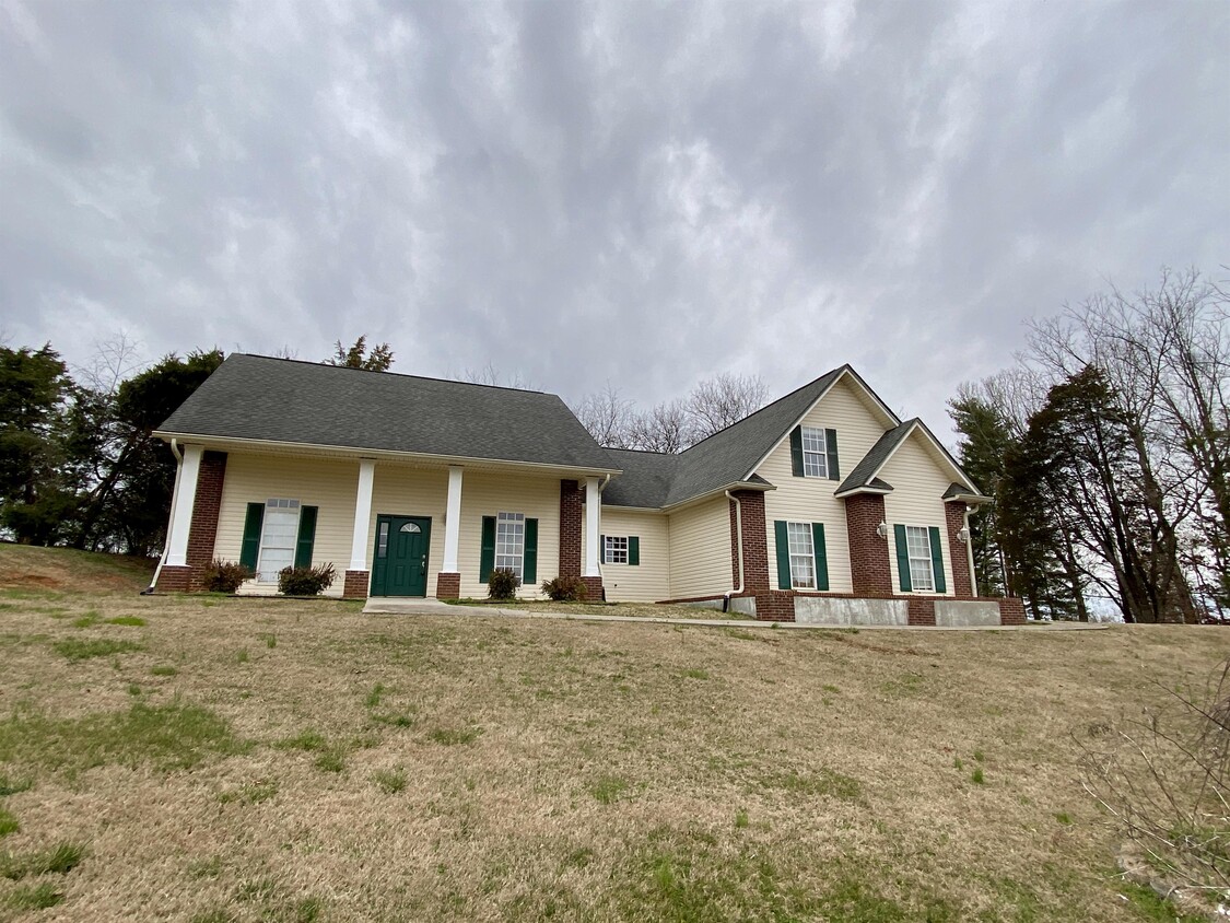 Primary Photo - 110 Hillvale Ln