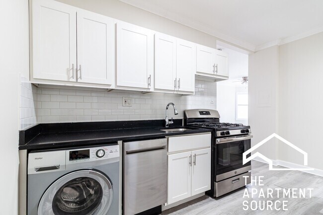 Photo - 648 W Roscoe St Apartment