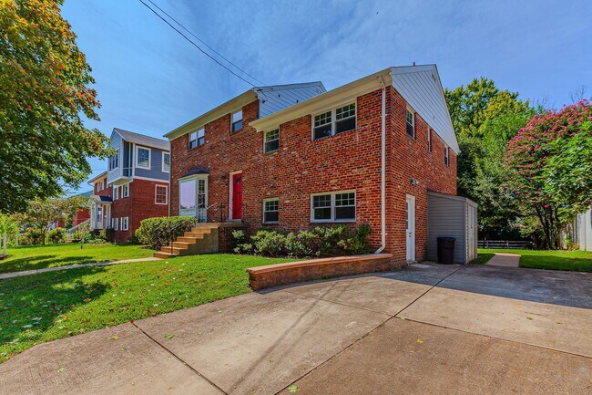 Photo - 9902 Belhaven Rd (Bethesda, MD) House