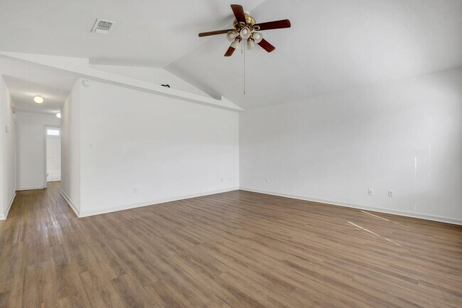 Building Photo - 3214 Skyview Dr