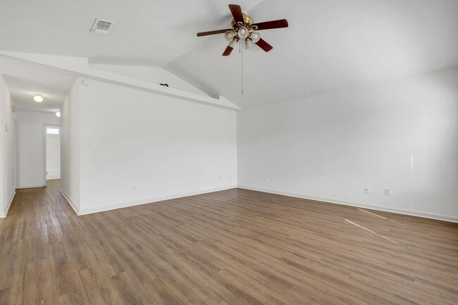Foto del edificio - 3214 Skyview Dr