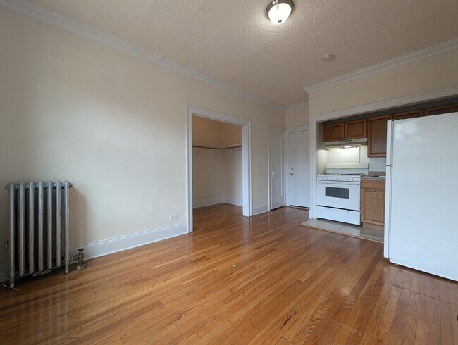 Building Photo - 2737 N Spaulding Ave