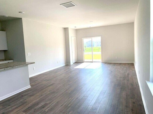 Building Photo - 351 Matuskovic Dr