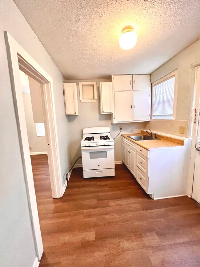 Foto del edificio - 1729 E Franklin St