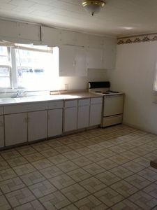 Kitchen - 406 E Jefferies St