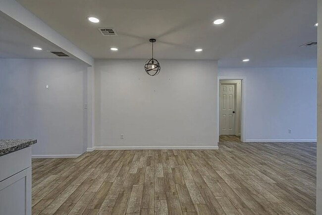 Building Photo - 2901 NW 43rd St