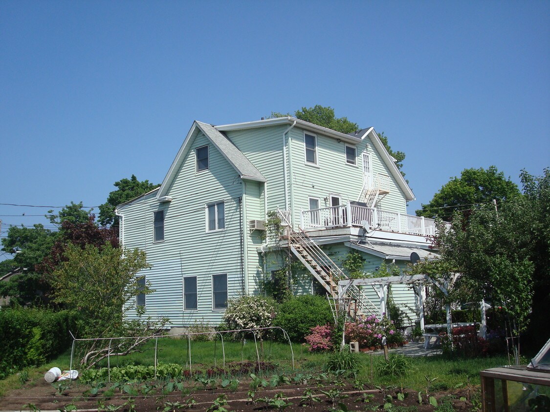 Primary Photo - 262 East Ave