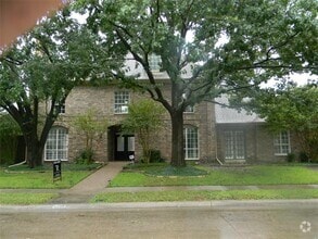 Building Photo - 5808 Bassinghall Ln