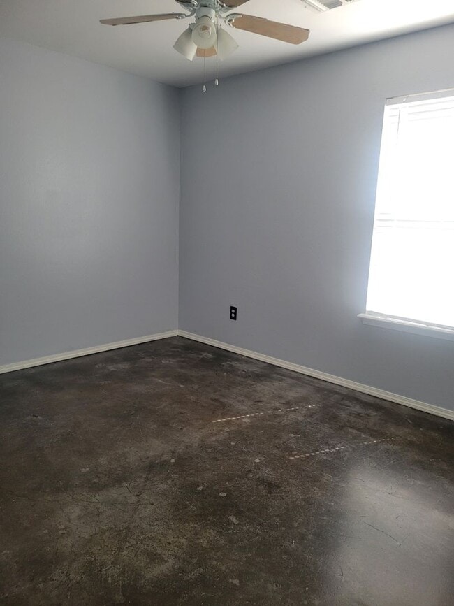 Building Photo - 2712 Steves Way