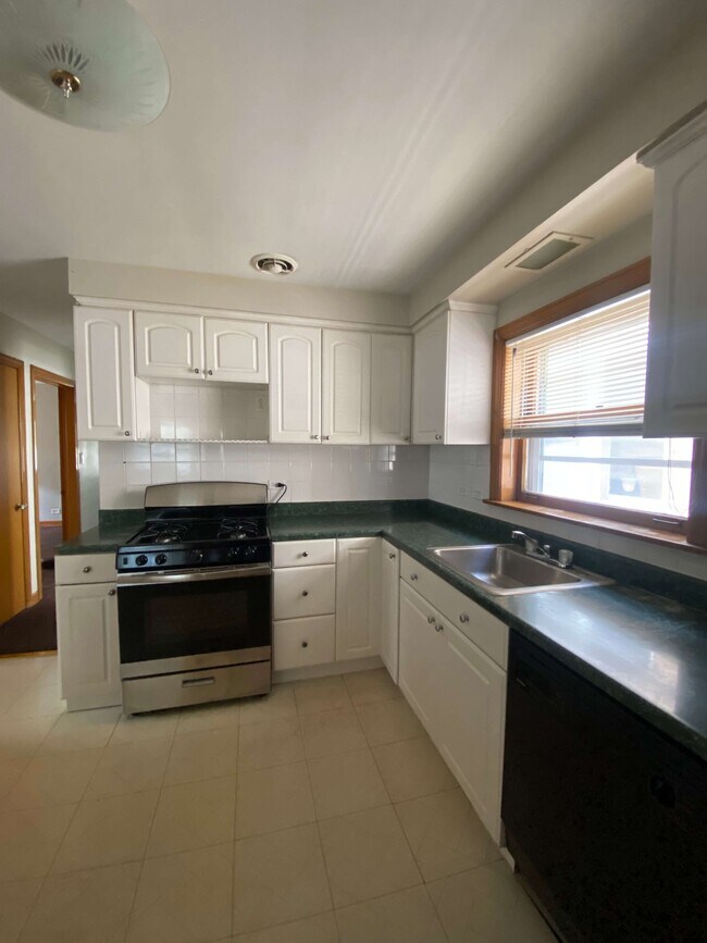 Photo - 6123 N Meade Ave Apartments