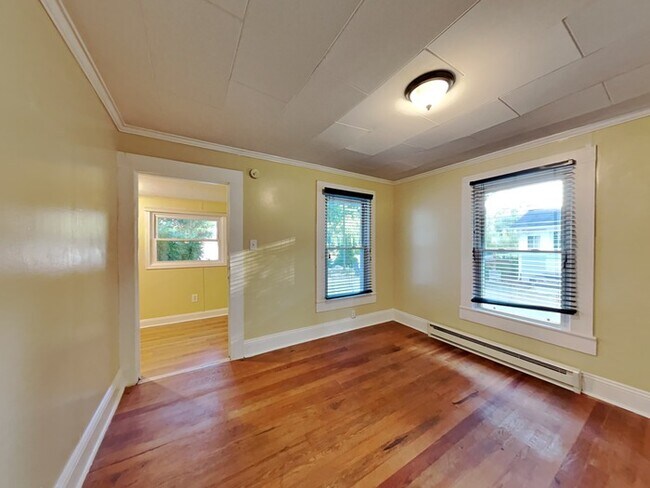 Building Photo - 113 Kingsway Dr