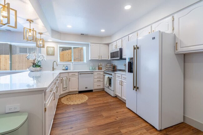 Building Photo - 629 Tarn Way