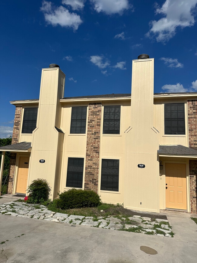 Building Photo - 908 N 7th St
