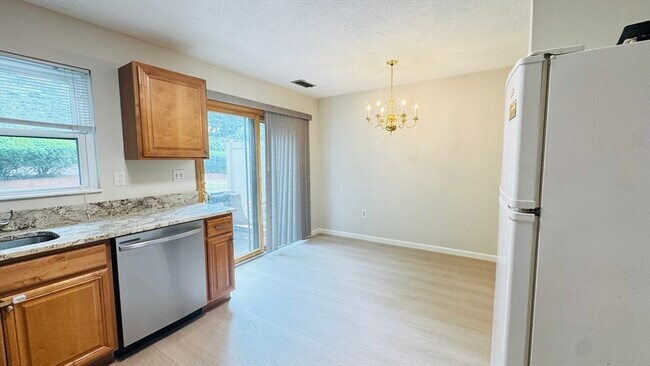 Foto del edificio - 37 Goodwin Ave