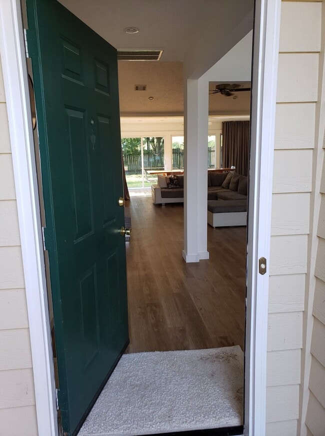 Building Photo - 2250 Rock Springs Ct