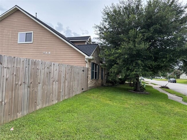 Building Photo - 832 Belvedere Dr