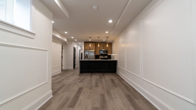 Foto del edificio - Contemporary 2-Bed, 2-Bath Garden Apartmen...