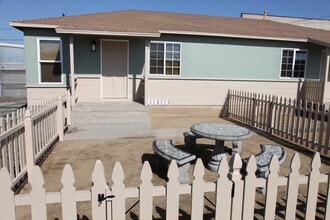 Building Photo - 943 Sunset Dr
