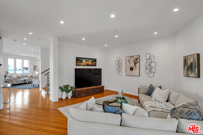 Foto del edificio - 8200 Mannix Dr