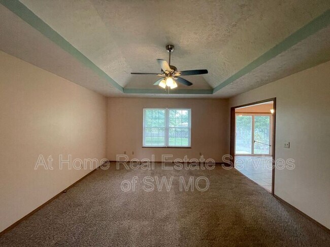 Foto del edificio - 4739 W Burbank St