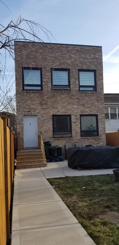 Primary Photo - 957 W 35th Pl