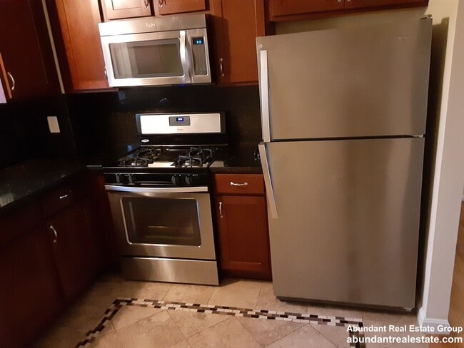 Building Photo - 21 Oxford Cir