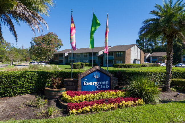 Building Photo - Evergreen Club