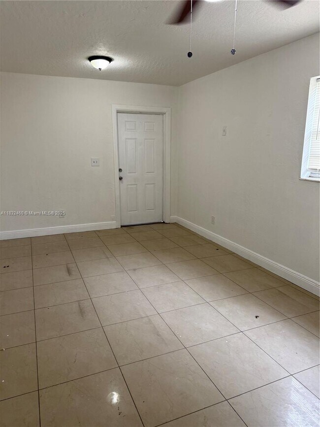 Foto del edificio - 2736 NW 15th Ct
