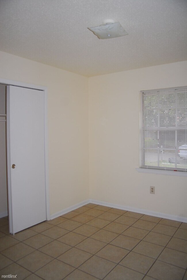Building Photo - 3 br, 1 bath House - 1005 Debra Dr