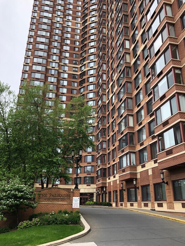 Foto del edificio - 100 Old Palisade Rd