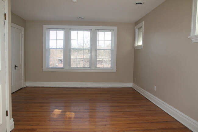 Foto del edificio - 7384 Pershing Ave