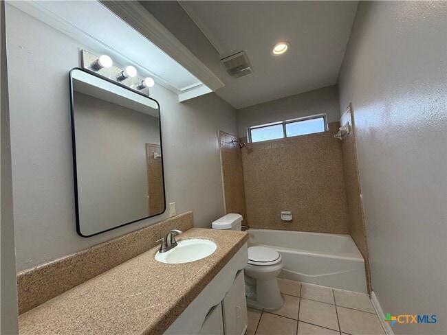 Building Photo - 111 Lancelot St