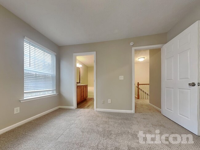 Foto del edificio - 37 Roxbury Ln