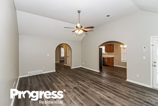 Building Photo - 7721 Wolf Hollow Dr