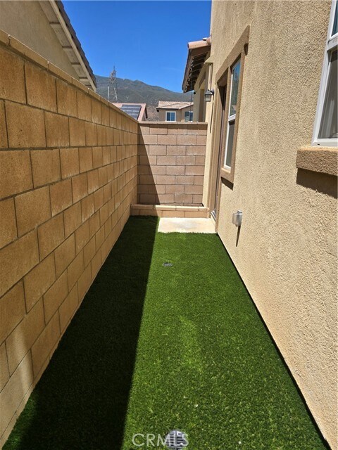 Foto del edificio - 15547 Kings Peak Dr