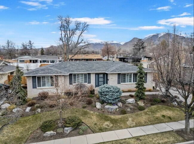 Building Photo - Spacious home for rent -  2.2 miles from t...