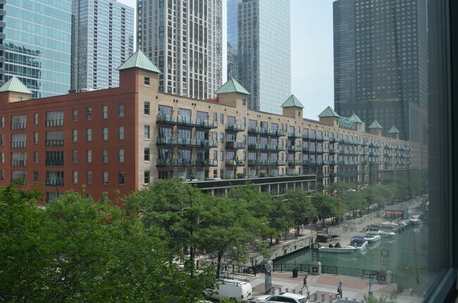 Foto del edificio - 440 N McClurg Ct
