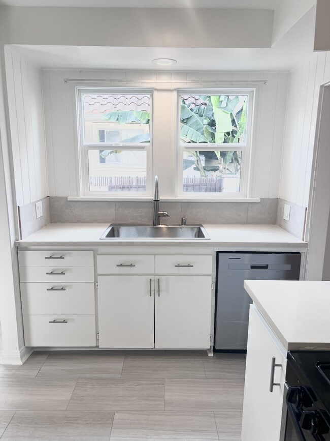 Building Photo - 4628 6th Ave