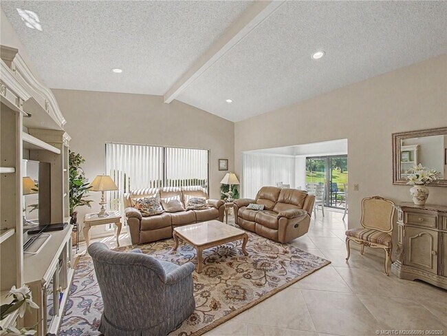 Foto del edificio - 3382 SW Bobalink Way