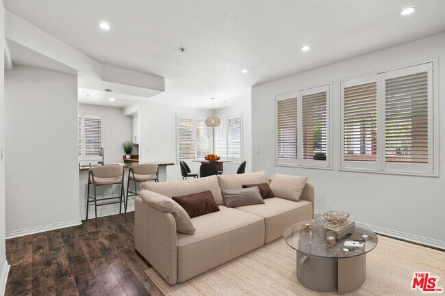 Foto del edificio - 360 W Ave 26