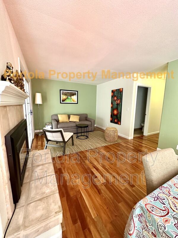Building Photo - 360 Carrera Cir
